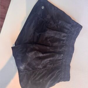 Lululemon Black Camouflage  Hotty Totty 4 " shorts 
Size 10 good condition
